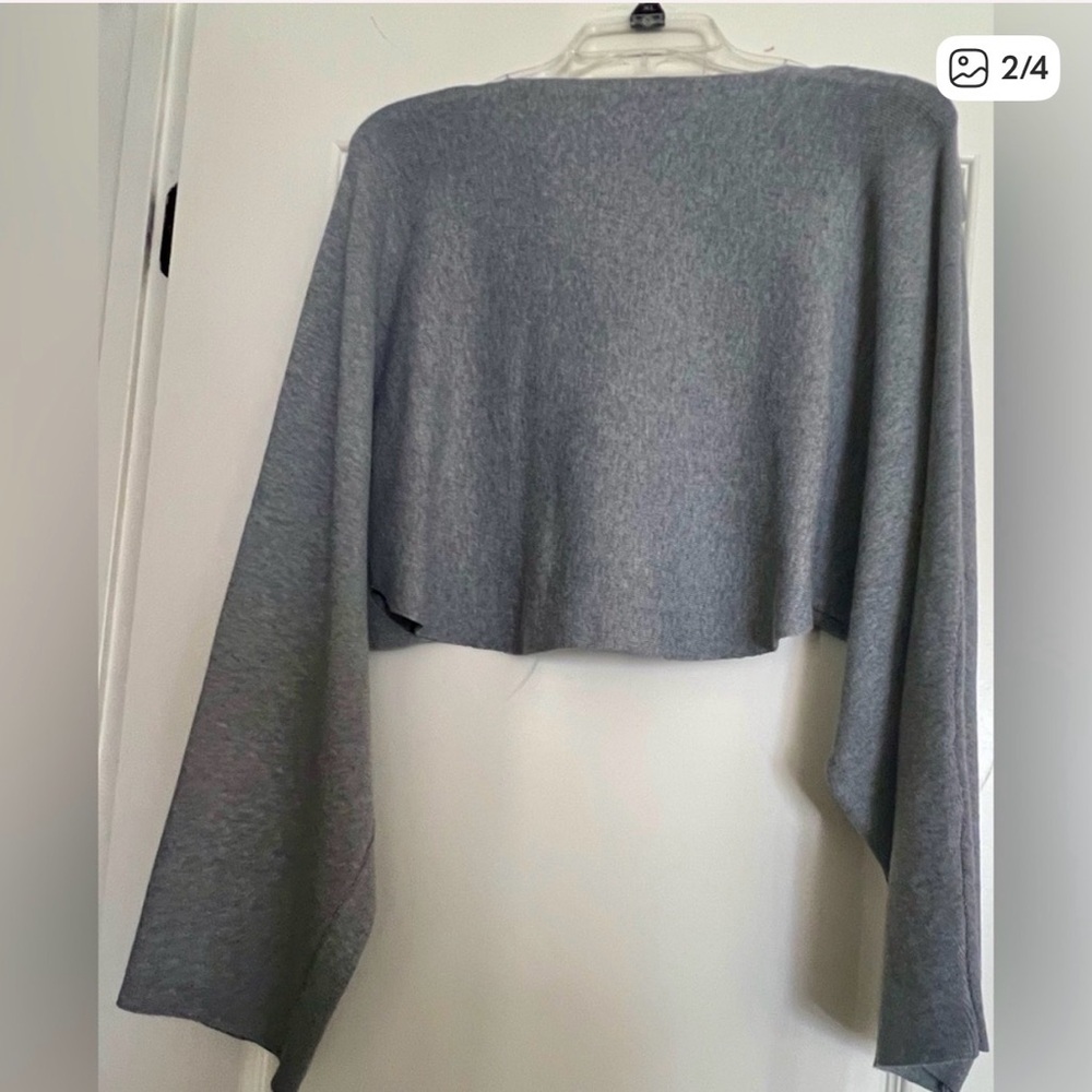 WOMENS
TWO PIECE OUTFIT
SIZE SMALL - Picture 2 of 4